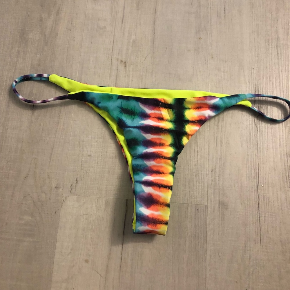 Sami’s bikinis infamous and sold out tie dye set🌈 - Picture 5 of 5